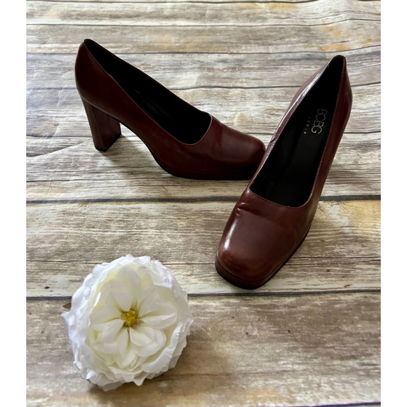 BCBG HEEL - Picture 1 of 10